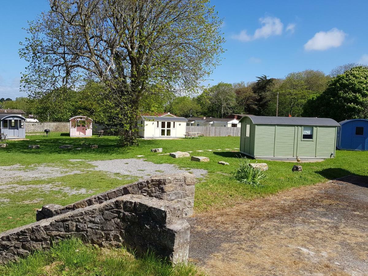 Acorn Camping And Caravan Park Лантуит Мейджър Екстериор снимка